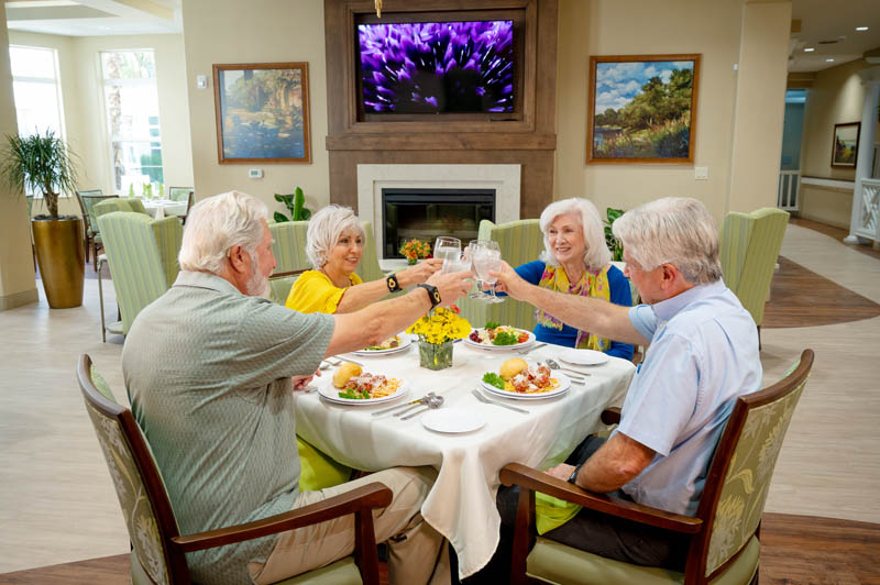 fine dining at Aravilla Clearwater Memory Care