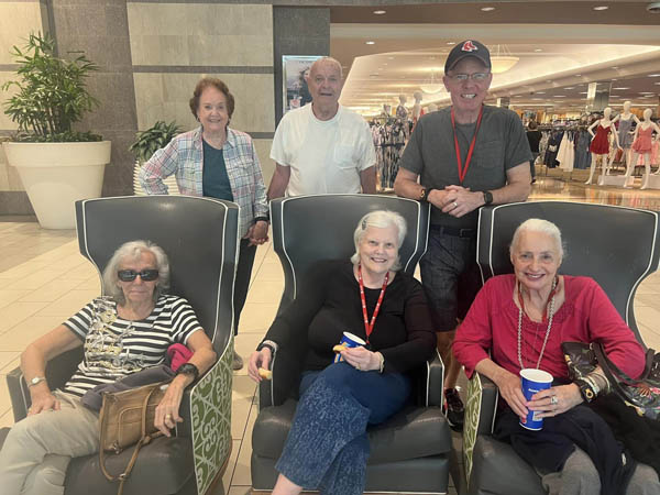 Aravilla Clearwater residents enjoying the mall trip