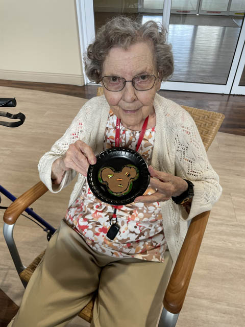 Aravilla Clearwater memory care resident decorating