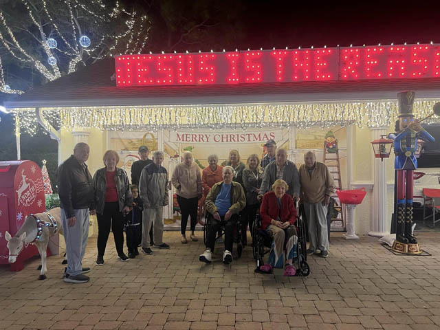 Aravilla Clearwater memory care residents on Christmas lights tour