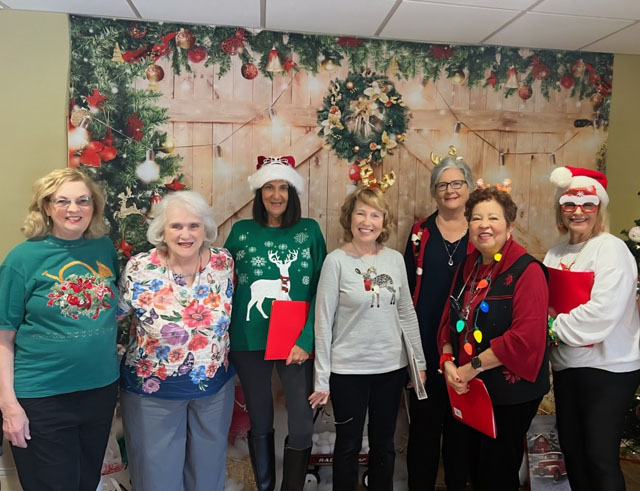 memory care Aravilla Clearwater holiday spirit