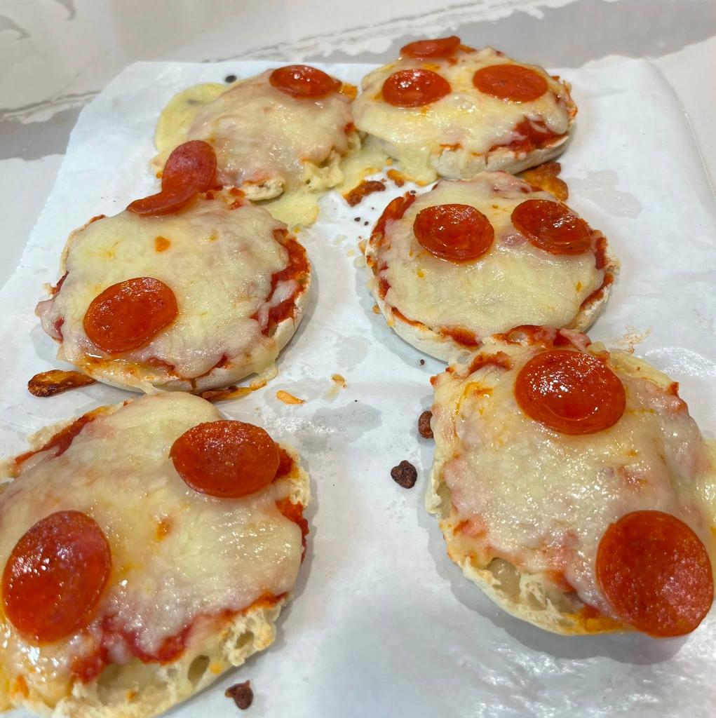 seniors making pizza seniors making pizza
